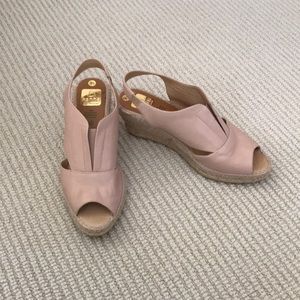 Pull On Nude Pumps.